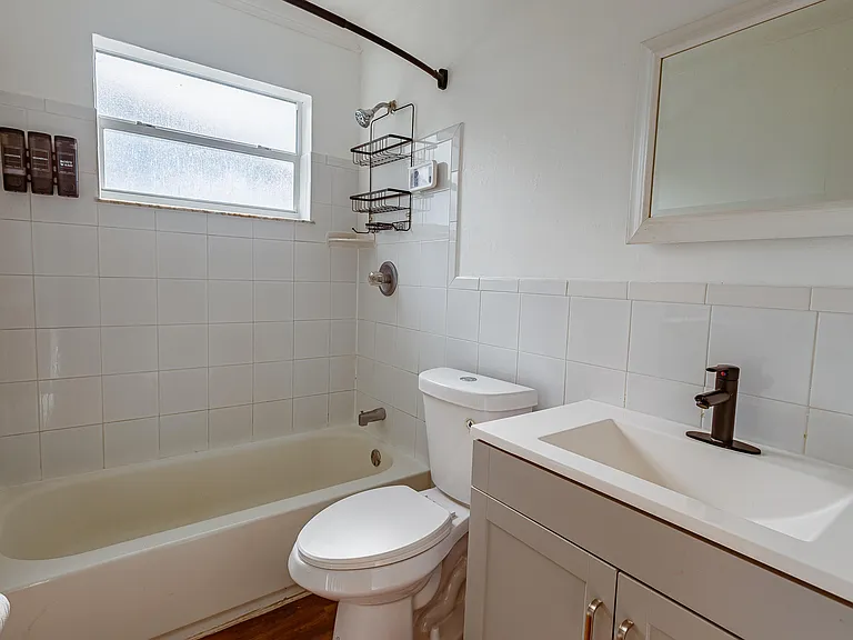 520 NE 58th St #B — Photo 14