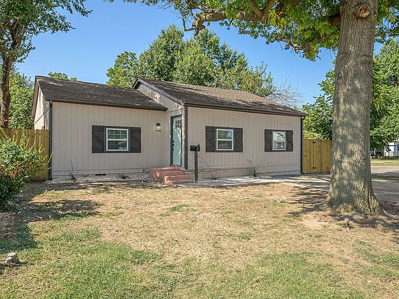 3rd image of 6816 1/2 NW 52nd St