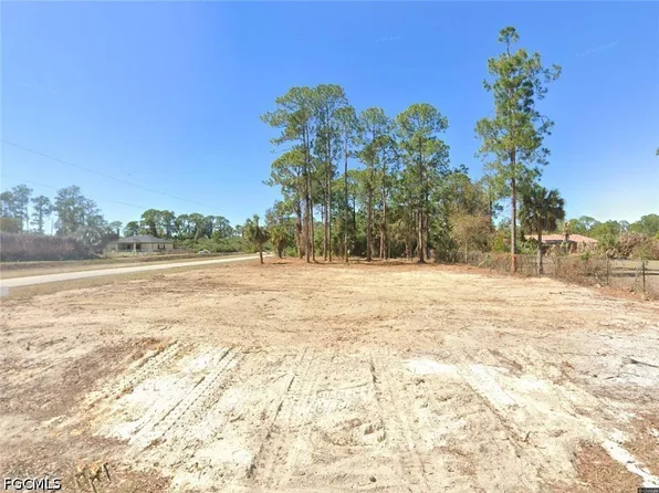 801 Canton Ave, Lehigh Acres, FL 33972