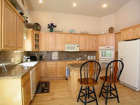 Granite Counters & Hardwood Floors