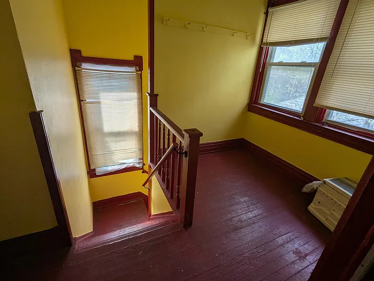 1048 Norwood Ave — Photo 10