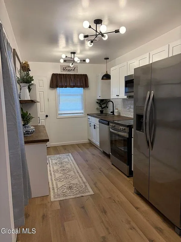 5 bed, 2.5 bath, 2222 sqft, $2,000 — Photo 4