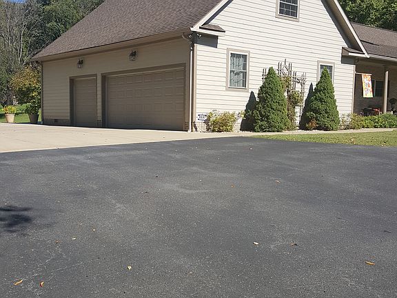 4th image of 16 Bob White Ln