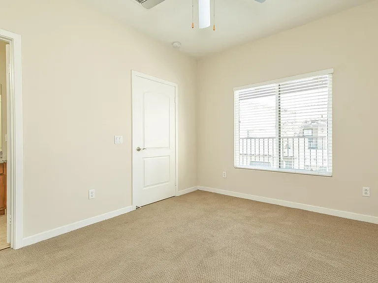 Vineyards at Palm Desert Apartment Homes — Photo 95
