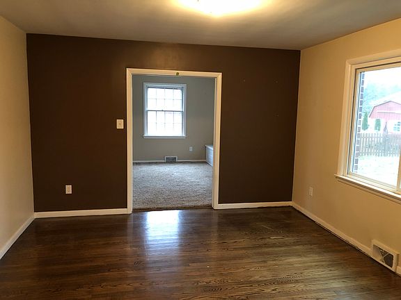 5th image of 244 N River Dr