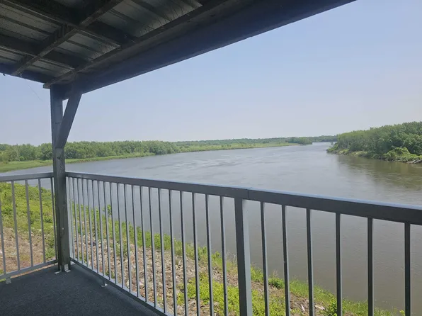 202 Jackson St, Wapello, IA