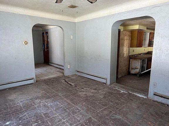 4th image of 862 Summit St