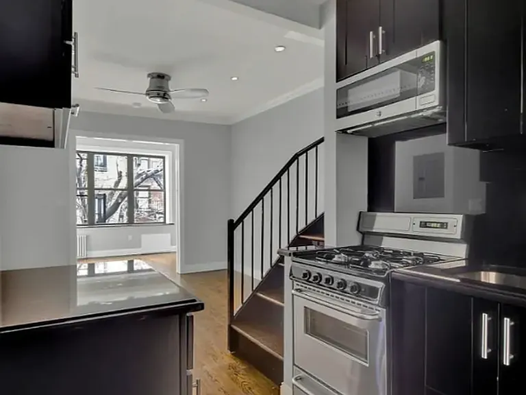 160 E 26th St #4B — Photo 3