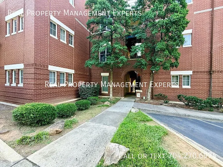 761 N Alexander St — Photo 14