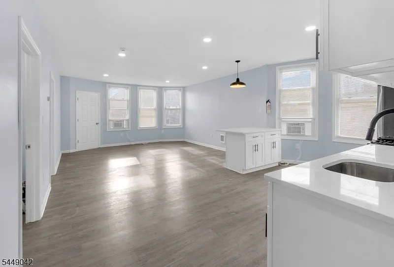 2 bed, 1.0 bath, $2,300 — Photo 2