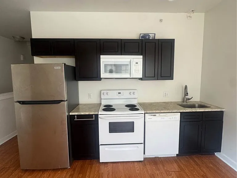 1409 W Thompson St #B — Photo 1