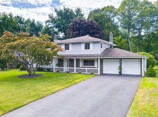 61 Saint Andrews Dr, Rochester, NY 14626