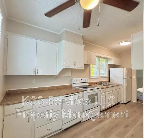 2215 E 81st St — Photo 20