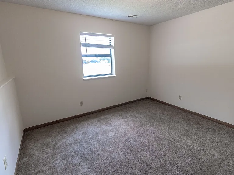 420 N East Park Ln — Photo 11