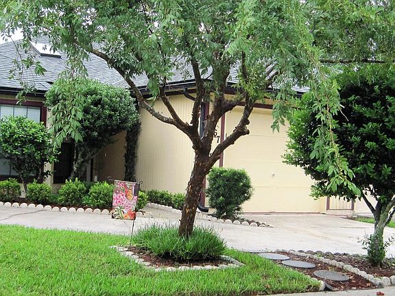 Front View/Bay Windows