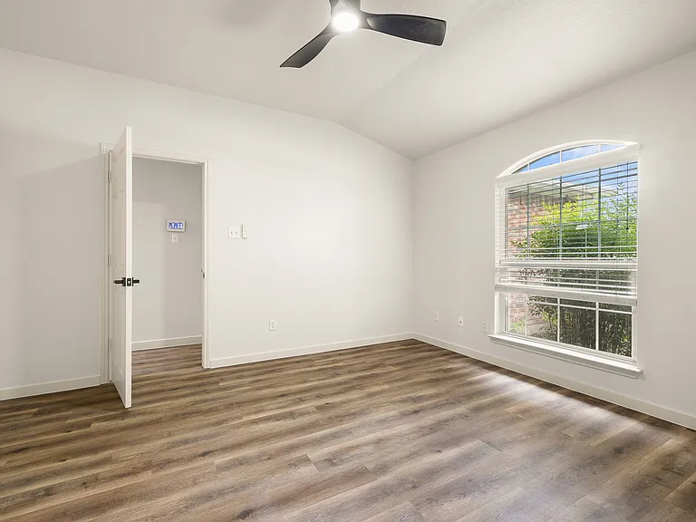 Bedroom #4, that can also double as an office