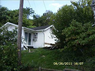 4th image of 3825 Hillside Dr