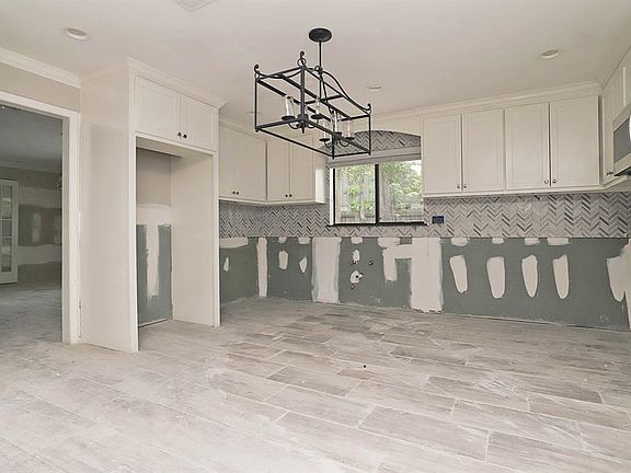 Nice Open Kitchen. Backsplash is amazing, lots of upper cabinetry lovely tile floors