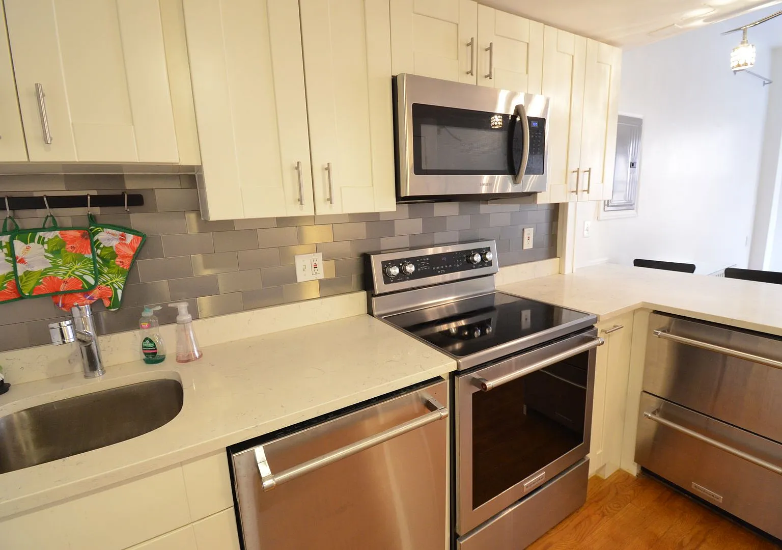 Charming Back Bay Studio — Photo 3