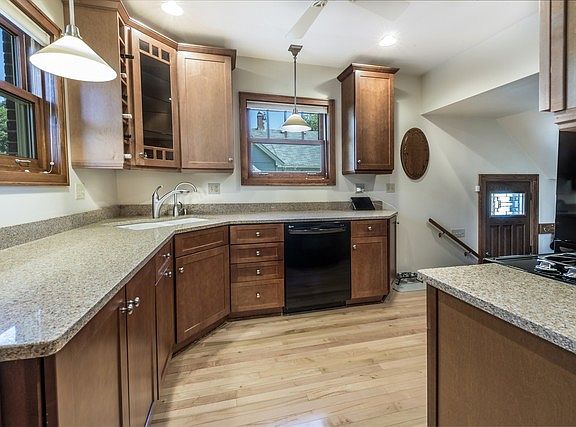 4th image of 1000 Logan Ave