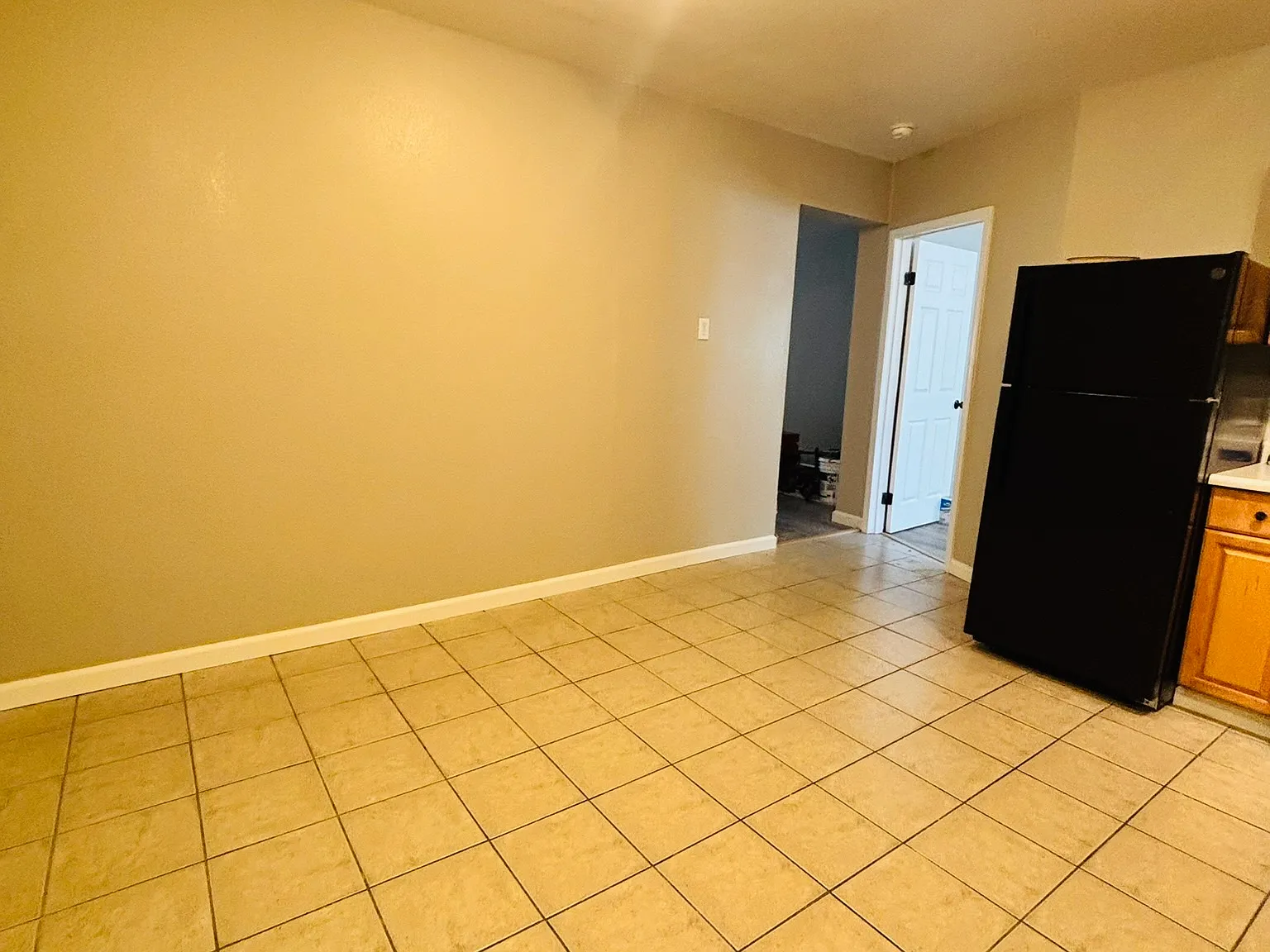 3 bed, 1382 sqft, $2,095 — Photo 3