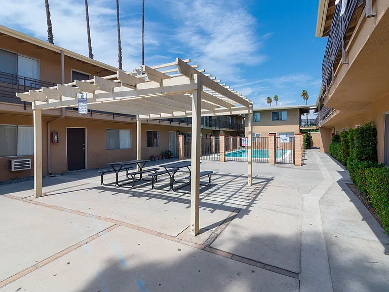 Briarwood Apartments - Riverside, CA — Photo 67