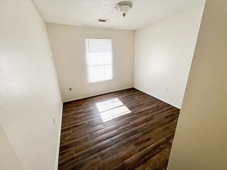 902 Scurry St #F — Photo 15