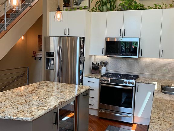 4th image of 1039 N Winchester Ave #3