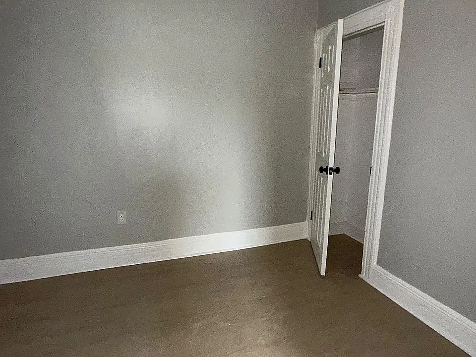 3 bed, 1000 sqft, $2,199 — Photo 2
