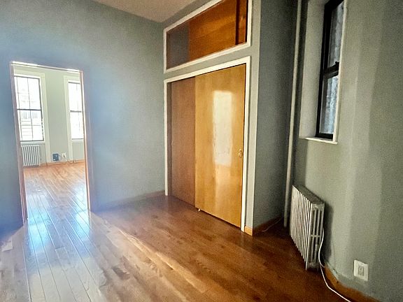 5th image of 8 Saint Pauls Ave APT 2L