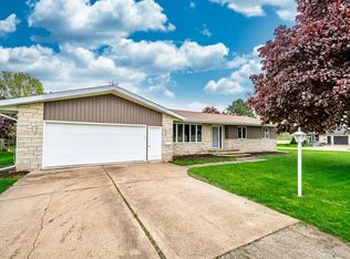 402 Parkway St, Olin, IA 52320