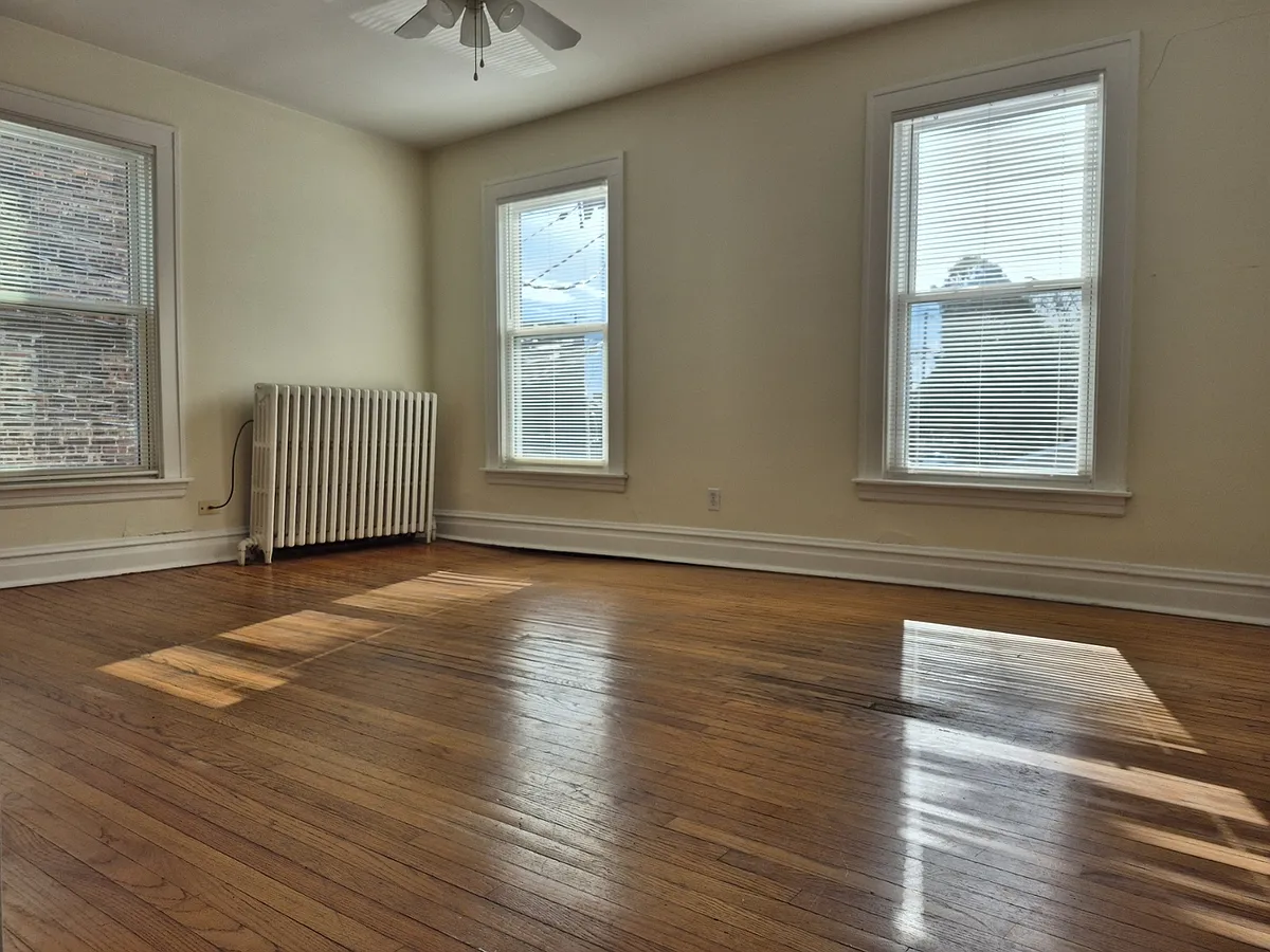 Building Photo - 3208 Grove Ave #2