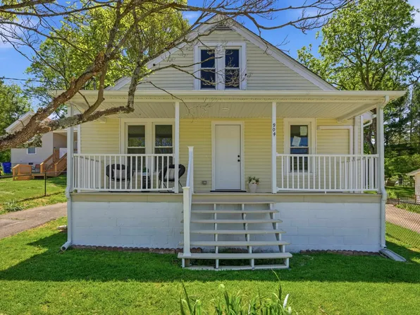 904 Giles Rd, Blacksburg, VA 24060