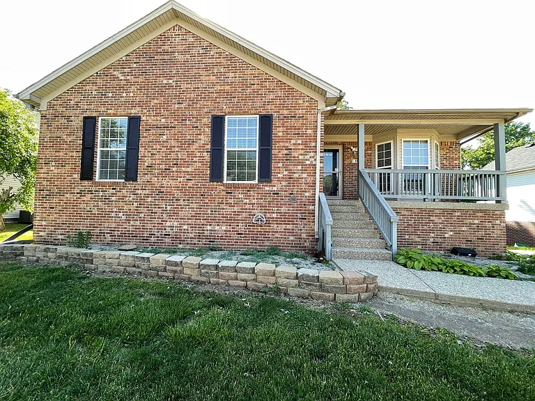 197 Woodfield Cir — Photo 1