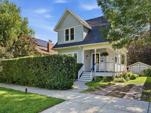 1422 W 2nd St NW, Calgary, AB T2M 2W1