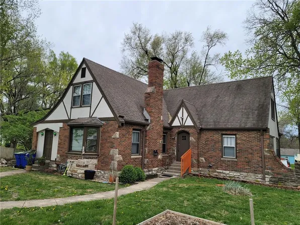 1101 High Grove Rd, Grandview, MO 64030