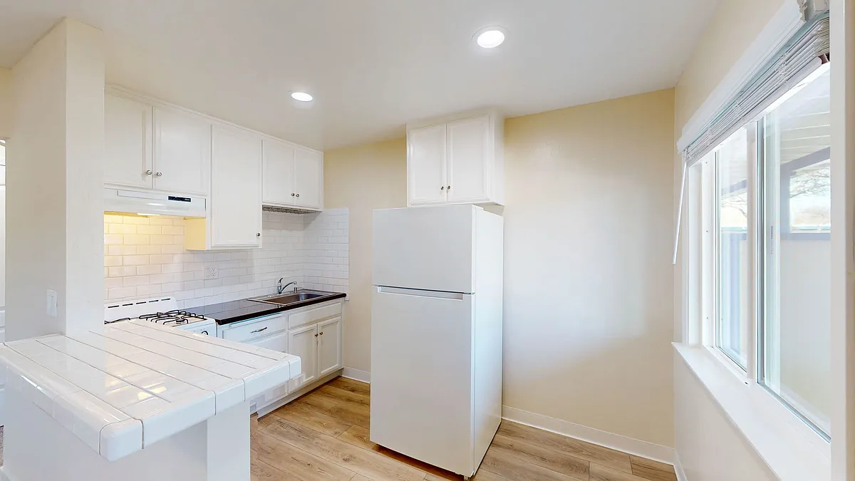Building Photo - 15443 Marty Dr #43A