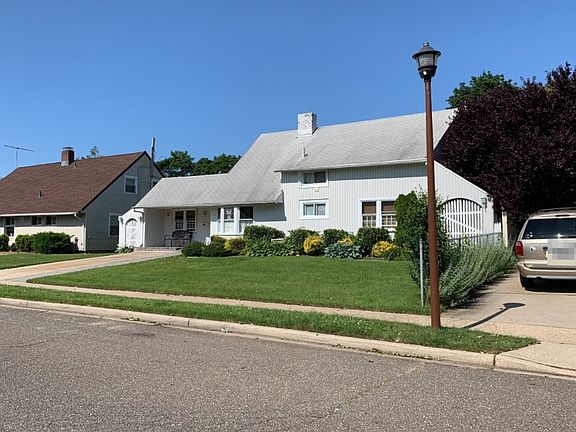 2nd image of 40 Blackbird Ln