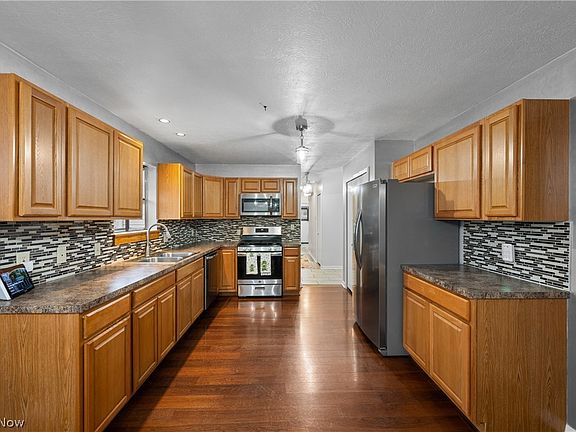 4th image of 528 E Howe Rd