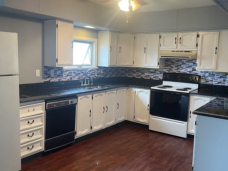 420 Chestnut St #1 — Photo 3