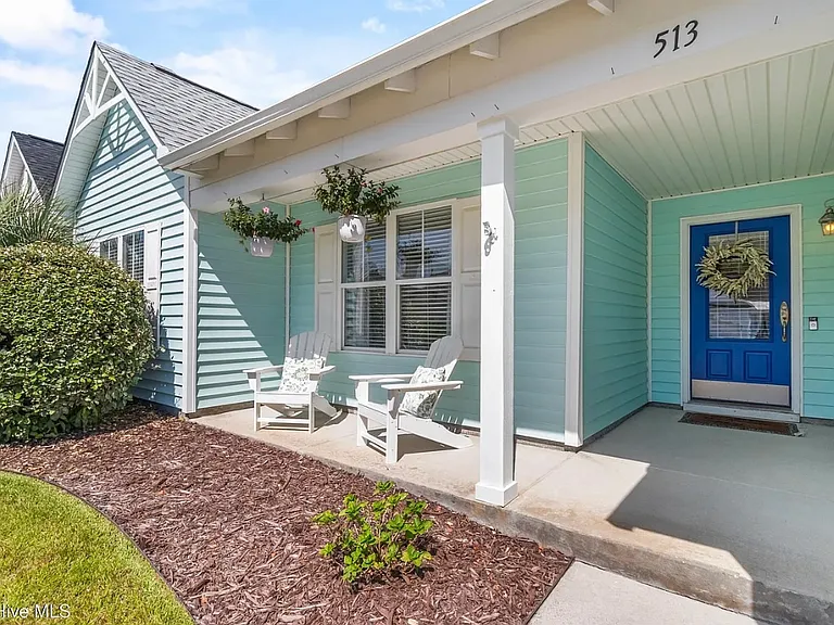 513 Catamaran Dr — Photo 3