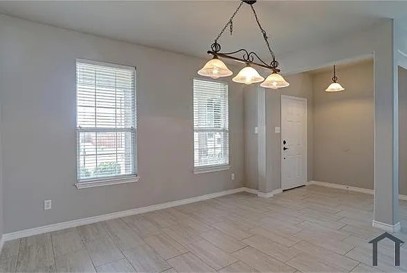 5 bed, 3114 sqft, $3,300 — Photo 3