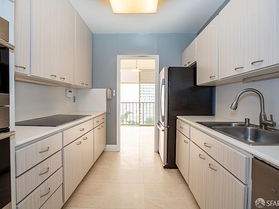 5th image of 999 Green St APT 1502
