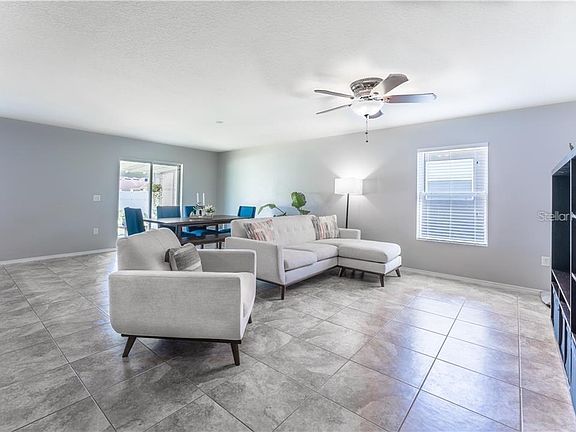 4th image of 2414 Plantation Oak Dr