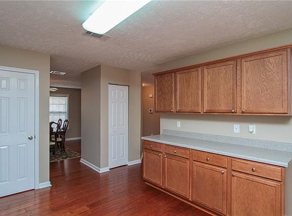 5th image of 3405 Whitebud Ln