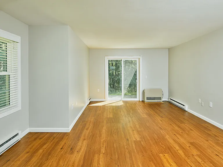 Yarmouth Landing Apartment Homes — Photo 10