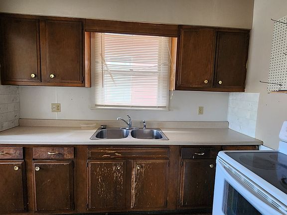 4th image of 665 Travonia St #665