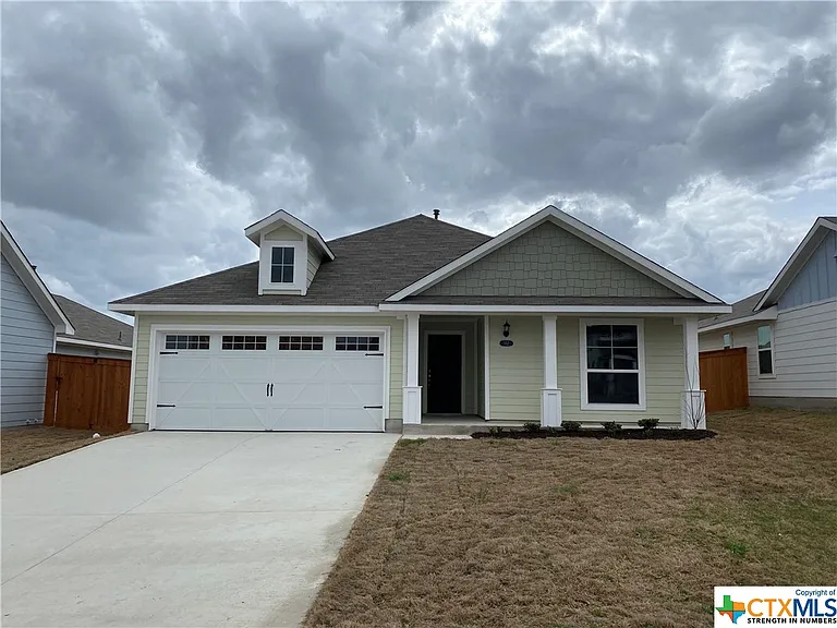 132 Lyndon Dr — Photo 2
