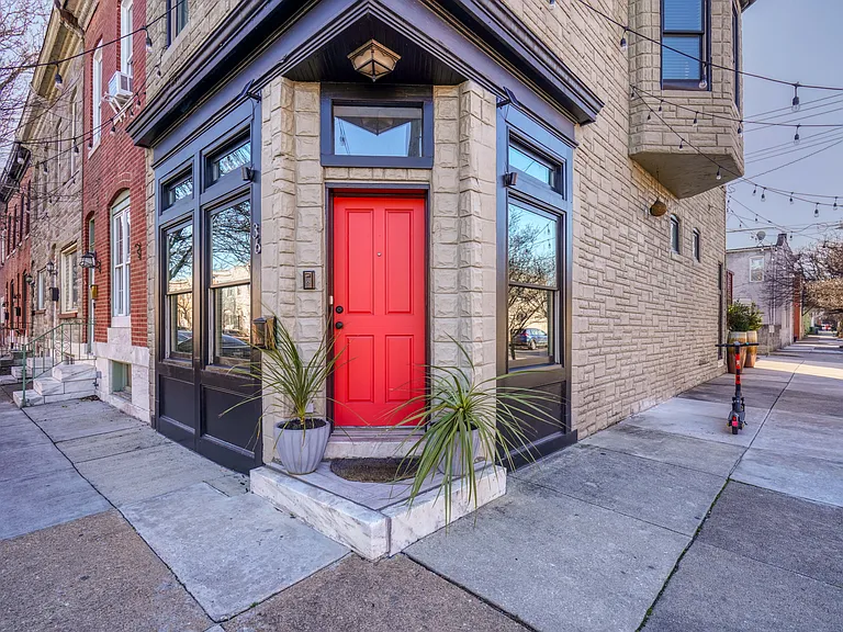 36 N Ellwood Ave — Photo 2