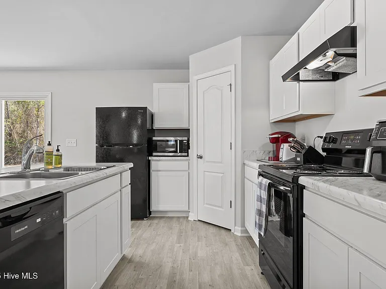 821 Conductor Ct — Photo 10